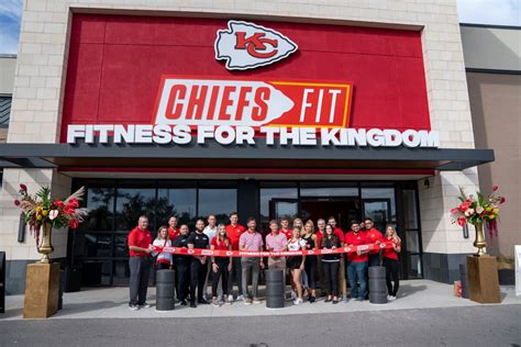Chiefs fit - Chiefs Fit is a facility built by the Kansas City Chiefs and their partners to help you train like the pros. It offers a rooftop turf and lounge, a training turf, a training area, a group fitness …
